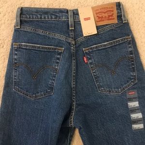 SOLD NWT Levi’s rib cage straight leg jeans